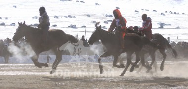 “Дүнжингаравын хурд-2013” хаврын бүсийн уралдаанд түрүүлж айрагдсан хурдан морьд