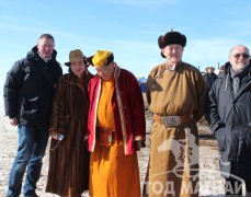 “Дүнжингарав”-ын орчуулагчид