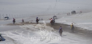 Эрдэнэтийн бүсийн уралдааны эрлийз ангилалд түрүүлж айрагдсан хүлгэд