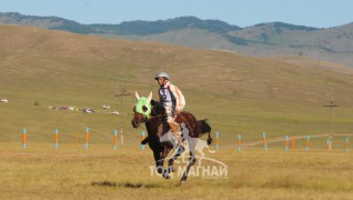 Увс аймгийн Улаангом сумын уугуул Л.Гансүхийн хээр