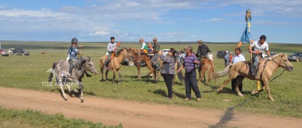 Асгат суманд даага, соёолонгийн уралдаан болжээ