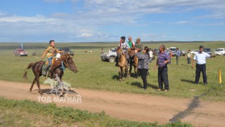 Асгат суманд даага, соёолонгийн уралдаан болжээ