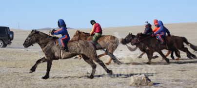 Уралдааны замд