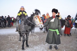 Айргийн гуравт хурдалсан азарга