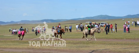 “Эрдэнэт мандал” овооны тахилга наадамд эхний 25-т хурдалсан соёолонгууд