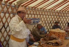 “Түмэн Эх”, “Задгай буюу босоо хээр” морины хүндэтгэлийн наадмаас...