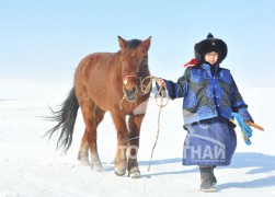 НМСУХ-н.ы дэд тэргүүн, аймгийн Алдарт уяач Д.Очирсүрэн: Өвөөгийнхөө хусуурыг морины хөлсөнд дэвтээхсэн гэж хүссэнээ биелүүлэхээр уяач болсон