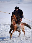 НМСУХ-н.ы дэд тэргүүн, аймгийн Алдарт уяач Д.Очирсүрэн: Өвөөгийнхөө хусуурыг морины хөлсөнд дэвтээхсэн гэж хүссэнээ биелүүлэхээр уяач болсон