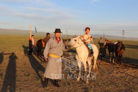 МУ-ын Манлай уяач Н.Хүрлээ: Одоогоор нэг гүүний гурван төлөөр 