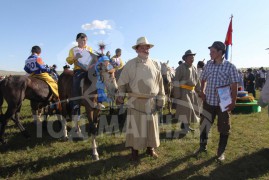 Айргийн гуравт хурдалсан Анарын халиун алаг