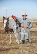 Аймгийн Алдарт уяач С.Хуяг: Зоотехникчийн нормын хүрэн морийг уяж анхны айргаа авч байлаа